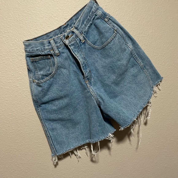 ZENA Cutoff Shorts - Picture 4 of 4